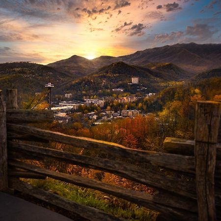 Majestic View Lodge, Amazing Views, Hot Tub, 1089 Free Tickets Each Paid Day, Dollywood And More Gatlinburg Buitenkant foto