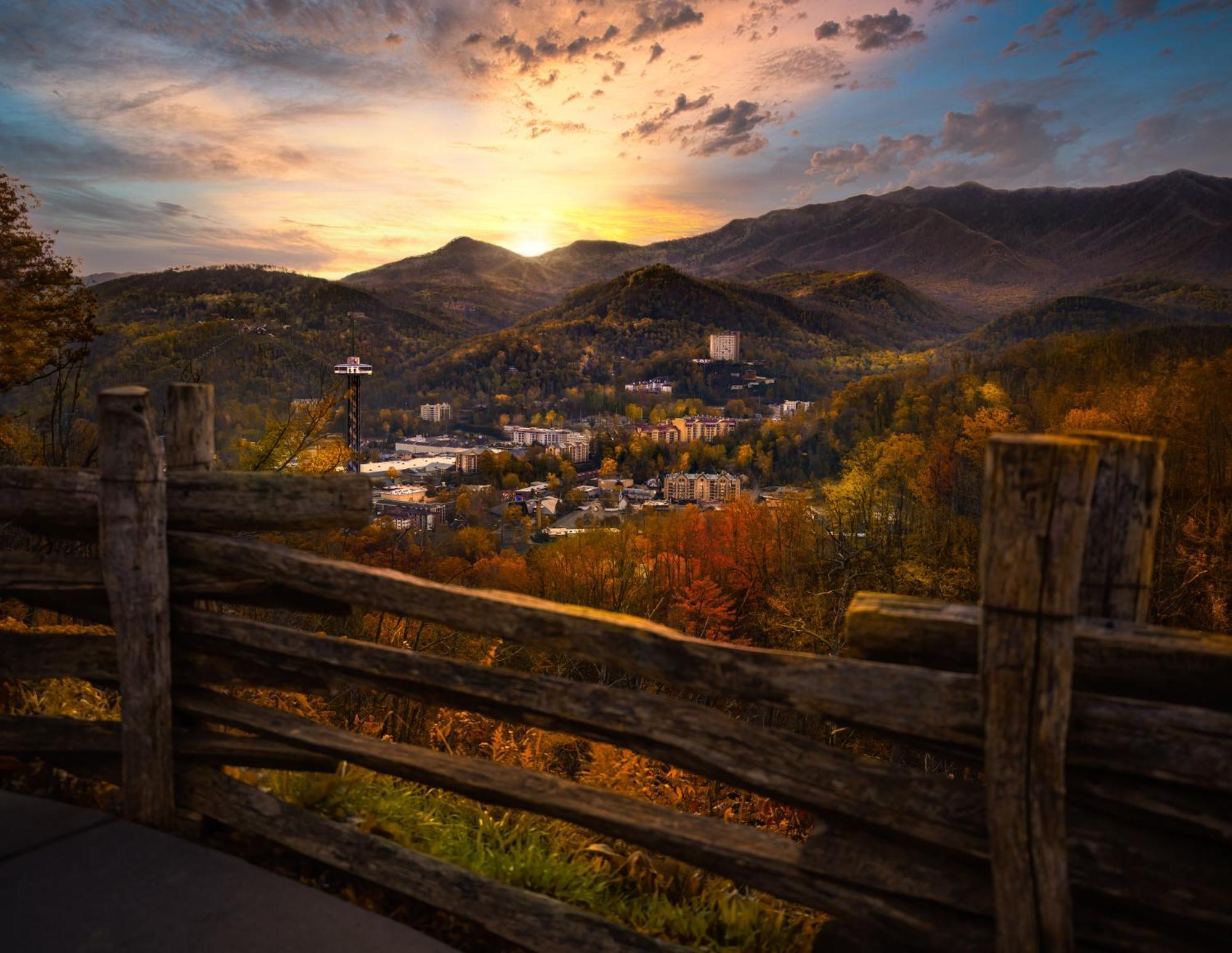 Majestic View Lodge, Amazing Views, Hot Tub, 1089 Free Tickets Each Paid Day, Dollywood And More Gatlinburg Buitenkant foto