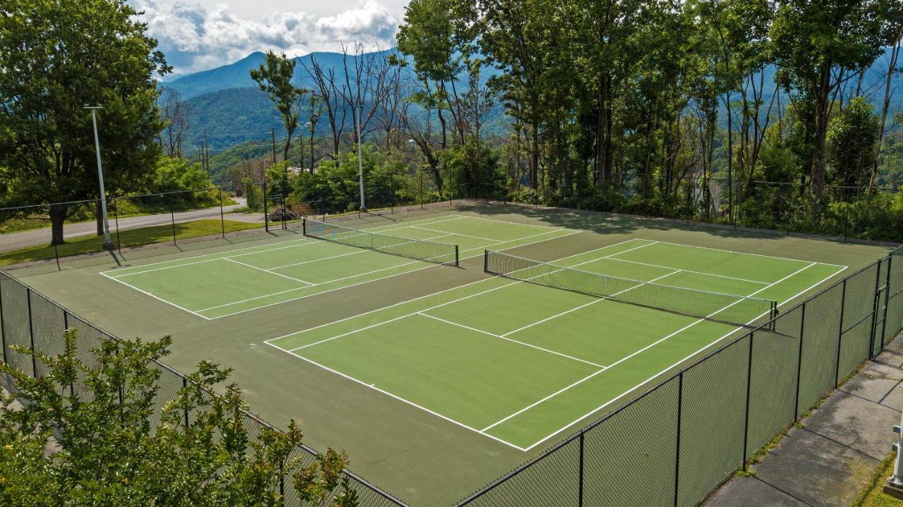 Majestic View Lodge, Amazing Views, Hot Tub, 1089 Free Tickets Each Paid Day, Dollywood And More Gatlinburg Buitenkant foto